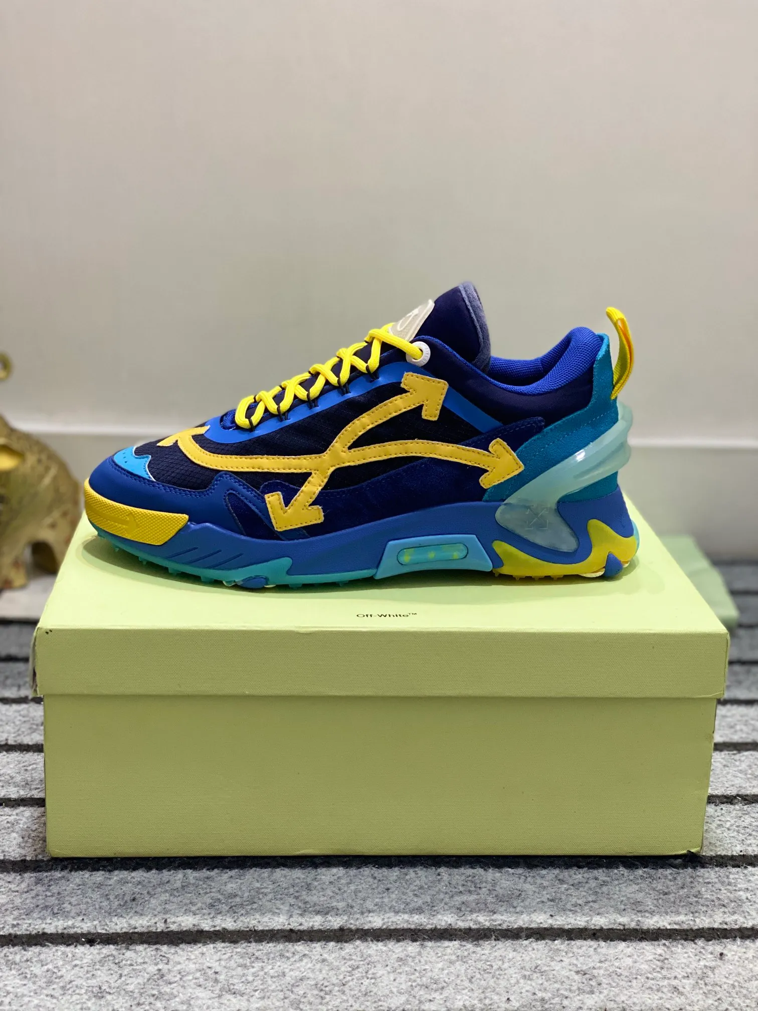 Men's shoes 💰640🌼【New】High-end boutique-OFF-WHITE x Air Jordan】1 The joint shoe design has been highly concerned by everyone. The new shoes are shown in the popular Chicago bull white and yellow LOGO color scheme. The shoe body is made of cowhide stitching and other materials. In addition to the X hidden on the inside of the leather, the oversized Swoosh, OFF-WHITE for Nike, and Air Jordan 1Birth information and the word AIR are displayed on both sides of the shoe, and OFF-WHITE's iconic details can be seen on the TPU sole and insole. You can choose a pair if you like the style. Size: 38-45 (45 customized
